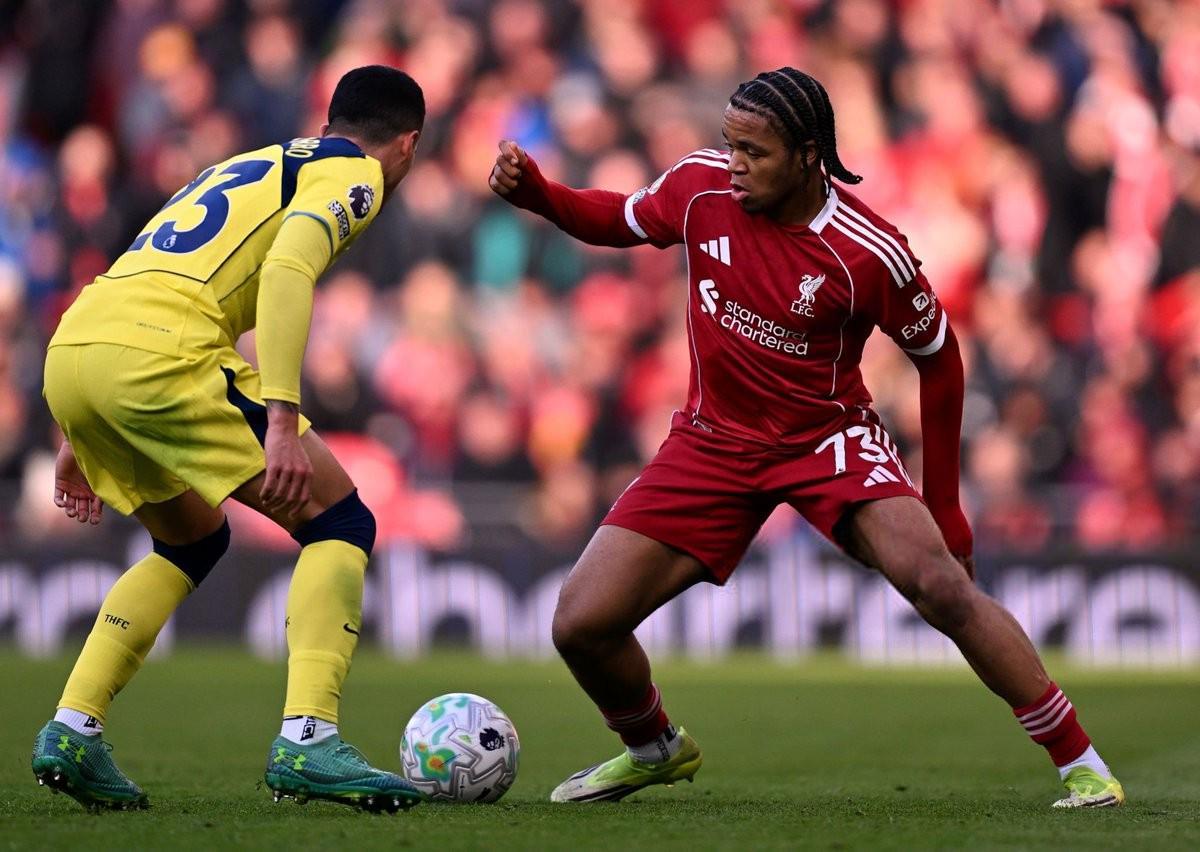 乐鱼体育-恩古莫哈半场完成6次过人，本赛季英超仅6人全场过人次数更多